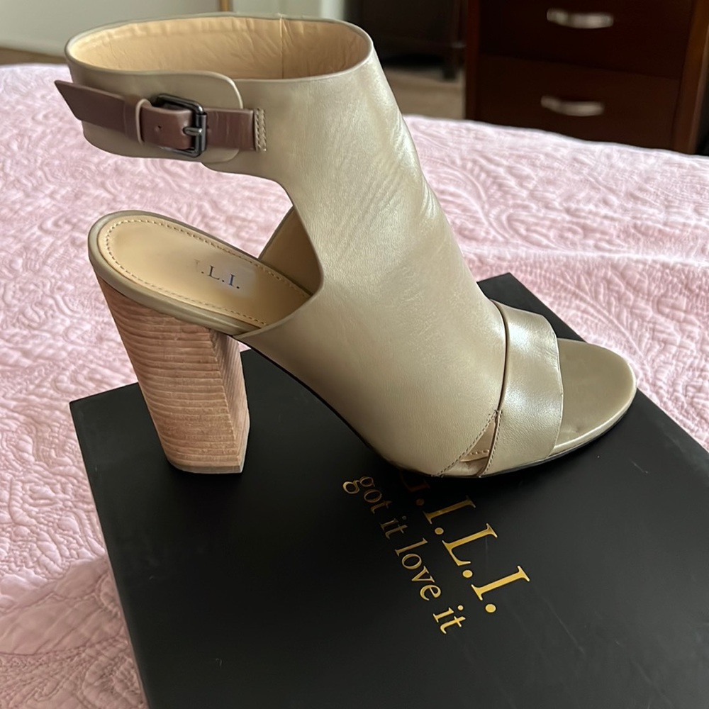 G.I.L.I. Olive Leather Open-toed Heels